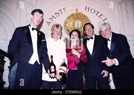 Party, Amstel Hotel, 22-09-1999, Whizgle News aus der Vergangenheit, maßgeschneidert für die Zukunft. Erkunden Sie historische Geschichten, das Image der niederländischen Agentur aus einer modernen Perspektive, die die Lücke zwischen den Ereignissen von gestern und den Erkenntnissen von morgen überbrückt. Eine zeitlose Reise, die die Geschichten prägt, die unsere Zukunft prägen Stockfoto