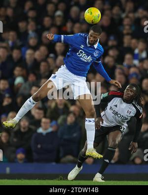 Liverpool, Großbritannien. Dezember 2023. Beto of Everton führt den Ball während des Carabao Cup Quarter Final Matches Everton gegen Fulham im Goodison Park, Liverpool, Vereinigtes Königreich, 19. Dezember 2023 (Foto: Mark Cosgrove/News Images) in Liverpool, Vereinigtes Königreich am 19. Dezember 2023. (Foto: Mark Cosgrove/News Images/SIPA USA) Credit: SIPA USA/Alamy Live News Stockfoto