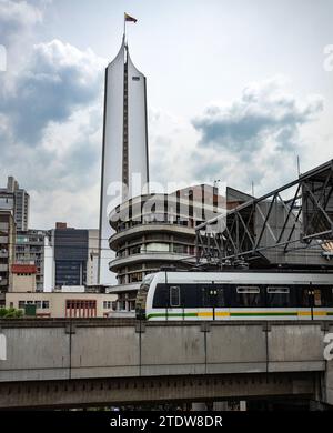 Medellin, Antioquia. Kolumbien - 6. Dezember 2023. Medellin ist die Hauptstadt der bergigen Provinz Antioquia in Kolumbien. Stockfoto