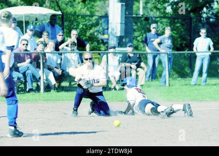 Softball: Terrasvogels - Twins, Santpoort, Santpoort, 13.-09-2003, Whizgle News from the Past, Tailored for the Future. Erkunden Sie historische Geschichten, das Image der niederländischen Agentur aus einer modernen Perspektive, die die Lücke zwischen den Ereignissen von gestern und den Erkenntnissen von morgen überbrückt. Eine zeitlose Reise, die die Geschichten prägt, die unsere Zukunft prägen Stockfoto