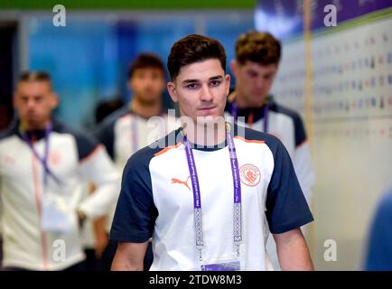 Julian Alvarez aus Manchester City kommt vor dem Halbfinalspiel der FIFA Fussball-Weltmeisterschaft Saudi-Arabien 2023 im King Abdullah Sports City Stadium in Jeddah an. Bilddatum: Dienstag, 19. Dezember 2023. Stockfoto