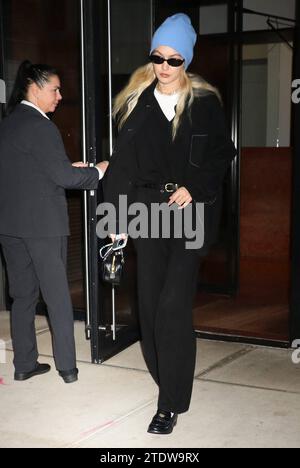 NEW YORK, NY – 19. DEZEMBER: Gigi Hadid hat am 19. Dezember 2023 in New York City über Noho berichtet. Copyright: XRWx Stockfoto