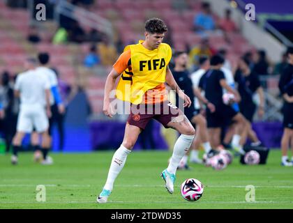 John Stones aus Manchester City macht sich vor dem Halbfinalspiel der FIFA-Weltmeisterschaft Saudi-Arabien 2023 im King Abdullah Sports City Stadium in Dschiddah auf. Bilddatum: Dienstag, 19. Dezember 2023. Stockfoto