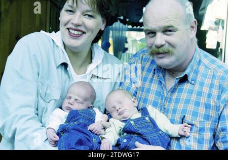 Gemini Van Kooten, Haarlem, Niederlande, 21-03-2000, Whizgle News from the Past, Tailored for the Future. Erkunden Sie historische Geschichten, das Image der niederländischen Agentur aus einer modernen Perspektive, die die Lücke zwischen den Ereignissen von gestern und den Erkenntnissen von morgen überbrückt. Eine zeitlose Reise, die die Geschichten prägt, die unsere Zukunft prägen Stockfoto