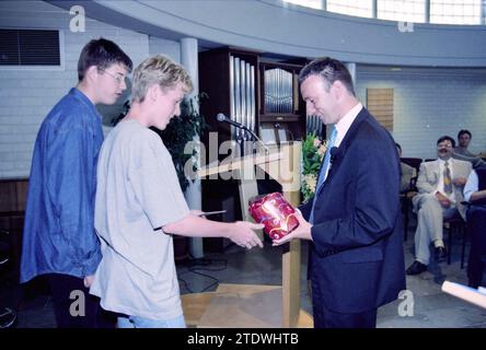 Abschied Rev. De Boer, Velserbroek, 26.06.1999, Whizgle News from the Past, maßgeschneidert für die Zukunft. Erkunden Sie historische Geschichten, das Image der niederländischen Agentur aus einer modernen Perspektive, die die Lücke zwischen den Ereignissen von gestern und den Erkenntnissen von morgen überbrückt. Eine zeitlose Reise, die die Geschichten prägt, die unsere Zukunft prägen Stockfoto