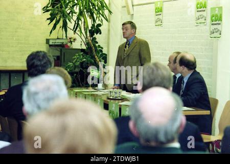 Wim van de Camp, CDA Heemstede, Heemstede, Niederlande, 18-01-1998, Whizgle News aus der Vergangenheit, zugeschnitten auf die Zukunft. Erkunden Sie historische Geschichten, das Image der niederländischen Agentur aus einer modernen Perspektive, die die Lücke zwischen den Ereignissen von gestern und den Erkenntnissen von morgen überbrückt. Eine zeitlose Reise, die die Geschichten prägt, die unsere Zukunft prägen Stockfoto