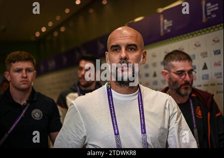 Dschidda, Saudi-Arabien. Dezember 2023. Der Cheftrainer von King Abdullah Sports City Manchester City, PEP Guardiola, kommt vor dem Halbfinale der FIFA Club-Weltmeisterschaft zwischen Urawa Reds von Japan und Manchester City of England im King Abdullah Sports City Stadium in Dschiddah, Saudi-Arabien, ins Stadion. City gewann das Spiel 3-0 und wird am Freitag im Finale gegen Fluminense von Brasilien spielen. (Alexandre Neto/SPP) Credit: SPP Sport Press Photo. /Alamy Live News Stockfoto