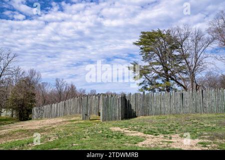 Die Palisade, eine Festung, in der kolonialen mährischen Siedlung im Historic Bethabara Park in Winston Salem, North Carolina. Stockfoto