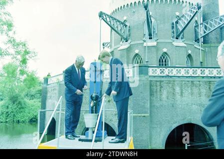 Consort Cruquius Prinz Willem-Alexander, Cruquius, 05-06-2002, Whizgle News aus der Vergangenheit, zugeschnitten auf die Zukunft. Erkunden Sie historische Geschichten, das Image der niederländischen Agentur aus einer modernen Perspektive, die die Lücke zwischen den Ereignissen von gestern und den Erkenntnissen von morgen überbrückt. Eine zeitlose Reise, die die Geschichten prägt, die unsere Zukunft prägen Stockfoto