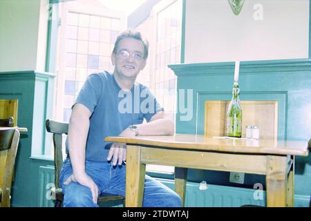 Frank Huissen, Restaurant de Ark Haarlem, Haarlem, Nieuw Heiligland, Niederlande, 28-10-1999, Whizgle News aus der Vergangenheit, zugeschnitten auf die Zukunft. Erkunden Sie historische Geschichten, das Image der niederländischen Agentur aus einer modernen Perspektive, die die Lücke zwischen den Ereignissen von gestern und den Erkenntnissen von morgen überbrückt. Eine zeitlose Reise, die die Geschichten prägt, die unsere Zukunft prägen Stockfoto