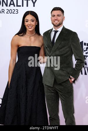 Manchester, Großbritannien. Dezember 2023. Katarina Johnson-Thompson und Andrew Pozzi kommen bei BBC Sports Personality of the Year 2023, MediaCityUK, Salford. Quelle: Doug Peters/EMPICS/Alamy Live News Stockfoto