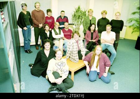 Gruppen Haarlem Zilveren Kruis, Achmea, Haarlem, Niederlande, 08-11-2000, Whizgle News aus der Vergangenheit, zugeschnitten auf die Zukunft. Erkunden Sie historische Geschichten, das Image der niederländischen Agentur aus einer modernen Perspektive, die die Lücke zwischen den Ereignissen von gestern und den Erkenntnissen von morgen überbrückt. Eine zeitlose Reise, die die Geschichten prägt, die unsere Zukunft prägen Stockfoto