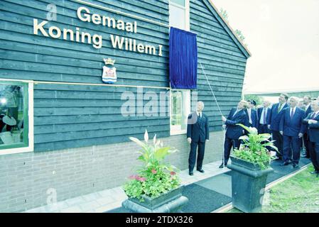 Consort Cruquius Prinz Willem-Alexander, Cruquius, 05-06-2002, Whizgle News aus der Vergangenheit, zugeschnitten auf die Zukunft. Erkunden Sie historische Geschichten, das Image der niederländischen Agentur aus einer modernen Perspektive, die die Lücke zwischen den Ereignissen von gestern und den Erkenntnissen von morgen überbrückt. Eine zeitlose Reise, die die Geschichten prägt, die unsere Zukunft prägen Stockfoto