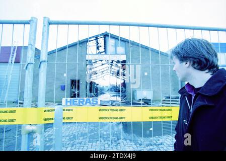 Duncan Stutterheim, IJmuiden, IJmuiden, Niederlande, 04-12-2002, Whizgle News aus der Vergangenheit, zugeschnitten auf die Zukunft. Erkunden Sie historische Geschichten, das Image der niederländischen Agentur aus einer modernen Perspektive, die die Lücke zwischen den Ereignissen von gestern und den Erkenntnissen von morgen überbrückt. Eine zeitlose Reise, die die Geschichten prägt, die unsere Zukunft prägen Stockfoto