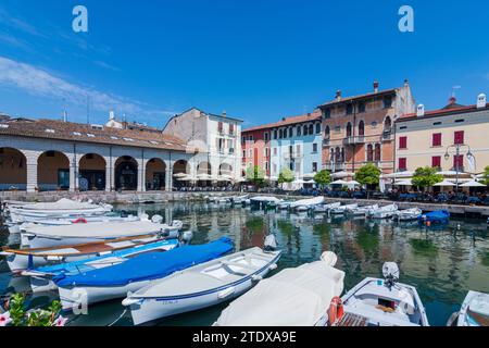 Desenzano del Garda: Altstadt, Hafen in Brescia, Lombardei, Italien Stockfoto