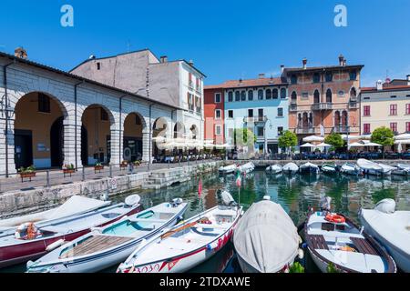 Desenzano del Garda: Altstadt, Hafen in Brescia, Lombardei, Italien Stockfoto