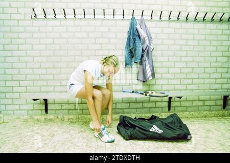 Tennis: Harmsen, Hoofddorp, Niederlande, 21.-08-2002, Whizgle News from the Past, Zukunftsvision. Erkunden Sie historische Geschichten, das Image der niederländischen Agentur aus einer modernen Perspektive, die die Lücke zwischen den Ereignissen von gestern und den Erkenntnissen von morgen überbrückt. Eine zeitlose Reise, die die Geschichten prägt, die unsere Zukunft prägen. Stockfoto