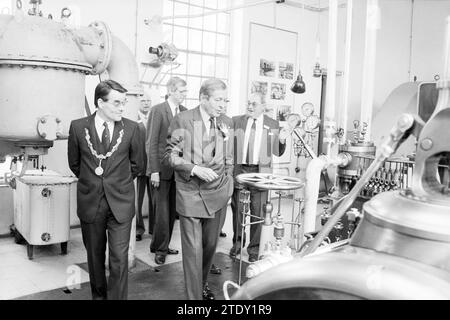 Eröffnung der Dampfpumpenstation auf halbem Weg durch Prince Claus, Eröffnung, Eröffnung, Inbetriebnahme, Dampfpumpenstation und Dampfpumpenstation, Halfweg, 10-06-1987, Whizgle News aus der Vergangenheit, zugeschnitten auf die Zukunft. Erkunden Sie historische Geschichten, das Image der niederländischen Agentur aus einer modernen Perspektive, die die Lücke zwischen den Ereignissen von gestern und den Erkenntnissen von morgen überbrückt. Eine zeitlose Reise, die die Geschichten prägt, die unsere Zukunft prägen. Stockfoto