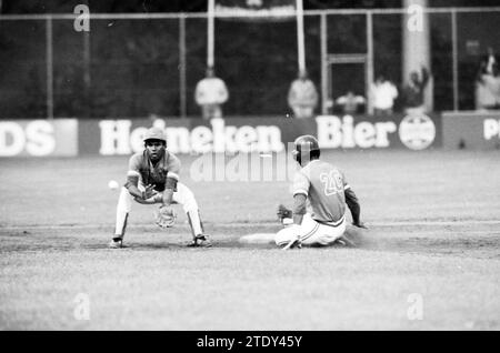 Niederlande-Kolumbien, Baseball-Weltmeisterschaften 1986, 01-08-1986, Whizgle News from the Past, maßgeschneidert für die Zukunft. Erkunden Sie historische Geschichten, das Image der niederländischen Agentur aus einer modernen Perspektive, die die Lücke zwischen den Ereignissen von gestern und den Erkenntnissen von morgen überbrückt. Eine zeitlose Reise, die die Geschichten prägt, die unsere Zukunft prägen. Stockfoto