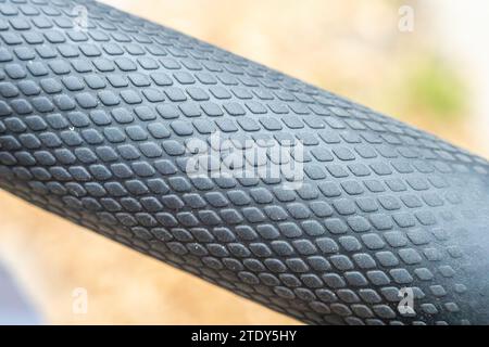 Strukturierte und gefräste Gummioberfläche im Hinblick auf Rollergriffe Stockfoto