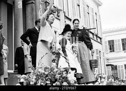 Geburtstag Ihre Majestät die Königin Juliana, königliche Geburtstage, 01-05-1961, Whizgle News aus der Vergangenheit, maßgeschneidert für die Zukunft. Erkunden Sie historische Geschichten, das Image der niederländischen Agentur aus einer modernen Perspektive, die die Lücke zwischen den Ereignissen von gestern und den Erkenntnissen von morgen überbrückt. Eine zeitlose Reise, die die Geschichten prägt, die unsere Zukunft prägen. Stockfoto