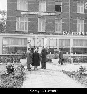 Streikende belgische Ärzte im Hotel Oranje Nassau in Valkenburg, Ankunft von Ärzten im Hotel Oranje Nassau Valkenburg ca. April 1964 Stockfoto