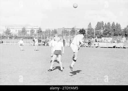 Fa. Vessies TYBB Renova, Fußball, 24.09.1972, Whizgle News from the Past, Zugeschnitten auf die Zukunft. Erkunden Sie historische Geschichten, das Image der niederländischen Agentur aus einer modernen Perspektive, die die Lücke zwischen den Ereignissen von gestern und den Erkenntnissen von morgen überbrückt. Eine zeitlose Reise, die die Geschichten prägt, die unsere Zukunft prägen. Stockfoto