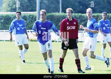 Football, Telstar - TOP Oss, 09.04.1999, Whizgle News aus der Vergangenheit, maßgeschneidert für die Zukunft. Erkunden Sie historische Geschichten, das Image der niederländischen Agentur aus einer modernen Perspektive, die die Lücke zwischen den Ereignissen von gestern und den Erkenntnissen von morgen überbrückt. Eine zeitlose Reise, die die Geschichten prägt, die unsere Zukunft prägen. Stockfoto