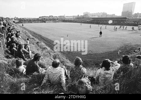 intertoto Match Telstar - Sturm Graz (1-0, 26-07-1975, Whizgle News from the Past, Tailored for the Future. Erkunden Sie historische Geschichten, das Image der niederländischen Agentur aus einer modernen Perspektive, die die Lücke zwischen den Ereignissen von gestern und den Erkenntnissen von morgen überbrückt. Eine zeitlose Reise, die die Geschichten prägt, die unsere Zukunft prägen. Stockfoto