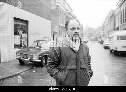 Herr Sevil, Gemeindeentwickler Frans Halsbuurt, Ausländer, Viertel, Gemeindezentren, örtliche Geschäfte, Trainingszentren, 24. 11. 1983, Whizgle News aus der Vergangenheit, zugeschnitten auf die Zukunft. Erkunden Sie historische Geschichten, das Image der niederländischen Agentur aus einer modernen Perspektive, die die Lücke zwischen den Ereignissen von gestern und den Erkenntnissen von morgen überbrückt. Eine zeitlose Reise, die die Geschichten prägt, die unsere Zukunft prägen. Stockfoto