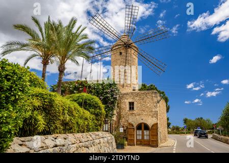 Blick auf die Windmühle Molí d'en Pau, ein Restaurant in einer traditionellen Mühle in Sineu (Mallorca, Balearen, Spanien) ESP: Vista del molino d'en Pau Stockfoto