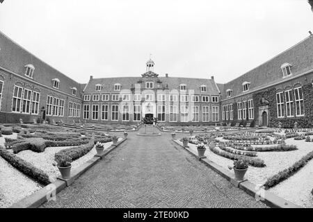 Außenansicht Des Frans Hals Museums, Frans Hals Museum, Haarlem, Groot Heiligland, Niederlande, 03-05-1988, Whizgle News aus der Vergangenheit, zugeschnitten auf die Zukunft. Erkunden Sie historische Geschichten, das Image der niederländischen Agentur aus einer modernen Perspektive, die die Lücke zwischen den Ereignissen von gestern und den Erkenntnissen von morgen überbrückt. Eine zeitlose Reise, die die Geschichten prägt, die unsere Zukunft prägen. Stockfoto