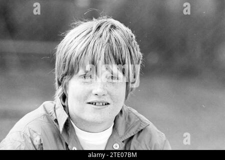 Softball-Porto. DSC 74 MEN Kennemerland MEN Bloemendaal Women, Softball, 19-04-1980, Whizgle News from the Past, Tailored for the Future. Erkunden Sie historische Geschichten, das Image der niederländischen Agentur aus einer modernen Perspektive, die die Lücke zwischen den Ereignissen von gestern und den Erkenntnissen von morgen überbrückt. Eine zeitlose Reise, die die Geschichten prägt, die unsere Zukunft prägen. Stockfoto