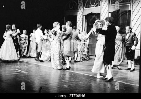 Zandvoort Operettenverband mit Wiener Blut, Oper, Operette, 01-03-1987, Whizgle News from the Past, Tailored for the Future. Erkunden Sie historische Geschichten, das Image der niederländischen Agentur aus einer modernen Perspektive, die die Lücke zwischen den Ereignissen von gestern und den Erkenntnissen von morgen überbrückt. Eine zeitlose Reise, die die Geschichten prägt, die unsere Zukunft prägen. Stockfoto