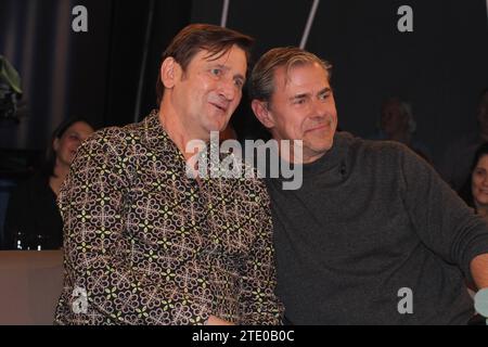 Ingo Naujoks und Sven Martinek bei der Aufzeichnung der NDR Talk Show im NDR Fernsehstudio Lokstedt. Hamburg, 15.12.2023 NDR Talk Show vom 15.12.2023 aus Hamburg, Hamburg-Lokstedt Hamburg Deutschland NDR Studio in Hamburg-Lokstedt *** Ingo Naujoks und Sven Martinek bei der Aufnahme der NDR Talk Show im NDR-Fernsehstudio Lokstedt Hamburg, 15 12 2023 NDR Talk Show vom 15 12 2023 aus Hamburg, Hamburg Lokstedt Hamburg Deutschland NDR Studio in Hamburg Lokstedt Stockfoto