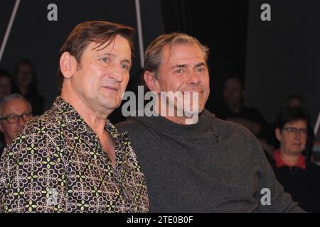 Ingo Naujoks und Sven Martinek bei der Aufzeichnung der NDR Talk Show im NDR Fernsehstudio Lokstedt. Hamburg, 15.12.2023 NDR Talk Show vom 15.12.2023 aus Hamburg, Hamburg-Lokstedt Hamburg Deutschland NDR Studio in Hamburg-Lokstedt *** Ingo Naujoks und Sven Martinek bei der Aufnahme der NDR Talk Show im NDR-Fernsehstudio Lokstedt Hamburg, 15 12 2023 NDR Talk Show vom 15 12 2023 aus Hamburg, Hamburg Lokstedt Hamburg Deutschland NDR Studio in Hamburg Lokstedt Stockfoto