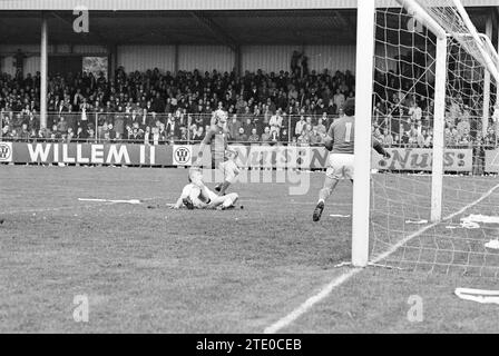 Football Match Telstar - Ajax: 0 - 0, 13-10-1976, Whizgle News from the Past, maßgeschneidert für die Zukunft. Erkunden Sie historische Geschichten, das Image der niederländischen Agentur aus einer modernen Perspektive, die die Lücke zwischen den Ereignissen von gestern und den Erkenntnissen von morgen überbrückt. Eine zeitlose Reise, die die Geschichten prägt, die unsere Zukunft prägen. Stockfoto