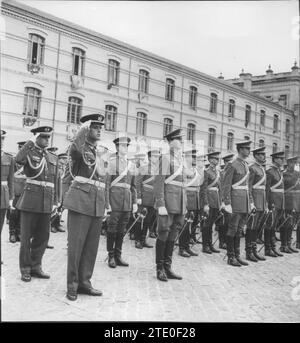 12/11/1959. Lieferung von Land-, See- und Luftschiffen an Prinz Juan Carlos de Borbón an der Allgemeinen Militärakademie von Saragossa. Auf dem Bild, der Prinz in der Ausbildung mit seinen Klassenkameraden. Quelle: Album / Archivo ABC / Teodoro Naranjo Domínguez Stockfoto