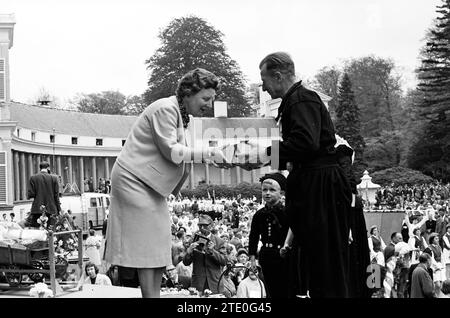 Geburtstag Ihre Majestät die Königin Juliana, königliche Geburtstage, 01-05-1961, Whizgle News aus der Vergangenheit, maßgeschneidert für die Zukunft. Erkunden Sie historische Geschichten, das Image der niederländischen Agentur aus einer modernen Perspektive, die die Lücke zwischen den Ereignissen von gestern und den Erkenntnissen von morgen überbrückt. Eine zeitlose Reise, die die Geschichten prägt, die unsere Zukunft prägen. Stockfoto