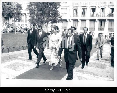 07/01/1993. Hochzeit von Carla Royo-Villanova und Prinz Kubrat von Bulgarien in der Kirche unserer Lieben Frau von der Menschwerdung in Madrid. Auf dem Bild einige der Gäste, die an der Kirche ankommen. Quelle: Album / Archivo ABC / José Sánchez Martínez Stockfoto