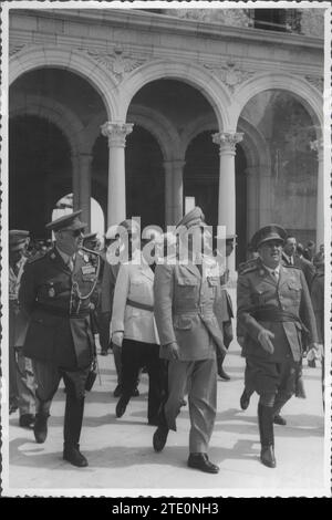 05/23/1957. Die Souveränen des Iran in Spanien. Im Bild Mohamed Reza Pahlavi mit Francisco Franco im Innenhof des Alcázar von Toledo. Quelle: Album / Archivo ABC / Rodríguez Stockfoto