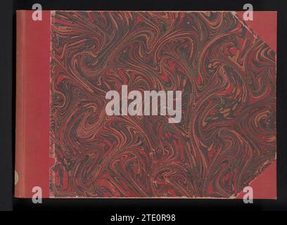 Fotoalbum mit 65 Fotos mit Stadtansichten und Skulpturen aus Italien, Anonym, 1870 - 1890 Fotoalbum mit 65 aufgeklemmten Albumindrucken auf 65 Seiten. Gezeigt werden Stadtansichten in Rom, Tivoli, Neapel, Sorrutte, Pompeji und Genua, und Skulpturen aus verschiedenen Museen in Italien. Italien Papier. Pappalbumendruck / dekoriertes Papier Rom. Vaticaanstad. Tivoli. Florenz. Neapel. Capri, Insel. Sorrent. Amalfi. Pompeji. Genua-Fotoalbum mit 65 aufgeklemmten Albumindrucken auf 65 Seiten. Gezeigt werden Stadtansichten in Rom, Tivoli, Neapel, Sorrutte, Pompeji und Genua, und Skulpturen aus verschiedenen Museen in Ita Stockfoto