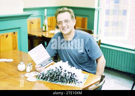 Frank Huissen, Restaurant de Ark Haarlem, Haarlem, Nieuw Heiligland, Niederlande, 28-10-1999, Whizgle News aus der Vergangenheit, zugeschnitten auf die Zukunft. Erkunden Sie historische Geschichten, das Image der niederländischen Agentur aus einer modernen Perspektive, die die Lücke zwischen den Ereignissen von gestern und den Erkenntnissen von morgen überbrückt. Eine zeitlose Reise, die die Geschichten prägt, die unsere Zukunft prägen. Stockfoto