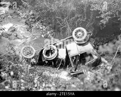 Covadonga (Asturien), 10.10.1913. Kfz-Katastrophe. Der Staat, in dem die Autos der Pressemelster zurückgelassen wurden, die während der Beerdigung von Mr. Pidal von einer Klippe fielen und den Chauffeur und die vier Reisenden, die er trug, unversehrt zurückließen. Quelle: Album/Archivo ABC/Gutiérrez Stockfoto