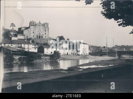 Padrón (La Coruña), 1931. Teilweiser Blick auf Padrón mit dem Kloster Carmen im Hintergrund. Quelle: Album / Archivo ABC / Foto Blanco Stockfoto