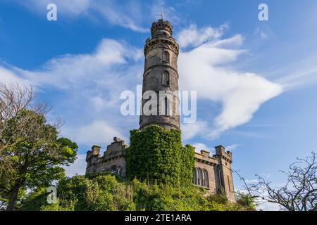 Das Nelson Monument auf dem Calton Hill in Edinburgh, Schottland, Großbritannien. Gedenkturm zu Ehren von Vizeadmiral Horatio Nelson. Stockfoto