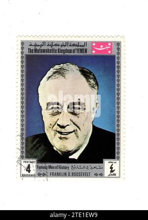 Eine alte Briefmarke aus dem Jemen mit einem Porträt von Franklin D. Roosevelt auf weißem Hintergrund. Stockfoto