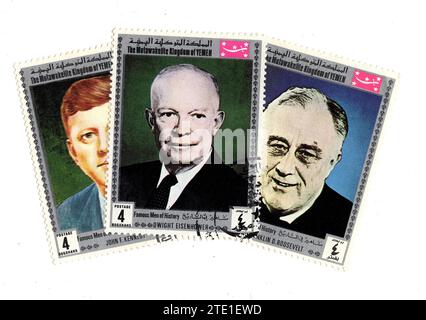 Vintage-Briefmarken aus dem Jemen mit Porträts von drei US-Präsidenten Kennedy, Eisenhower und Roosevelt auf weißem Hintergrund. Stockfoto