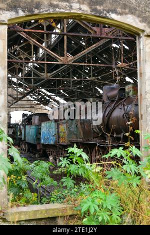 Alter Bahnhof von Tripolis. Begann den Betrieb 1911, wurde Endpunkt der Orient-Express-Linie 1920er-40er-Jahre, heute in Ruinen. El-Mina, Tripolis, Libanon Stockfoto