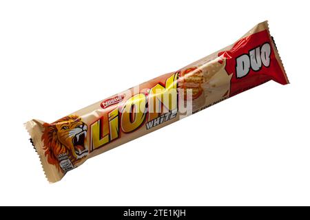 Nestle Lion White Chocolate Bar Duo Pack isoliert auf weißem Hintergrund Stockfoto